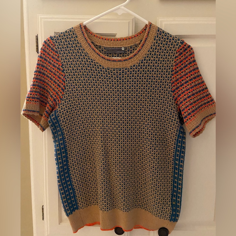Cute Anthropologie sweater. Perfect condition. Size S.